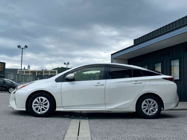 トヨタ プリウス １．８ Ｓ セーフティ プラス H29年 (近畿) 99