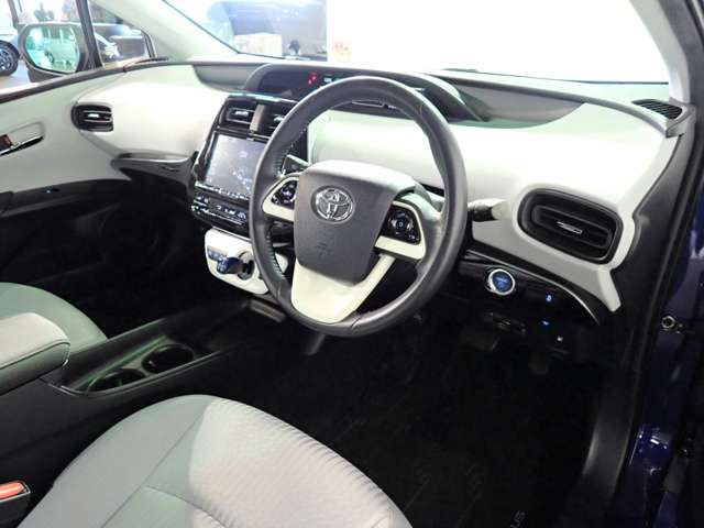 トヨタ プリウス １．８ Ｓ H29年 (近畿) 99