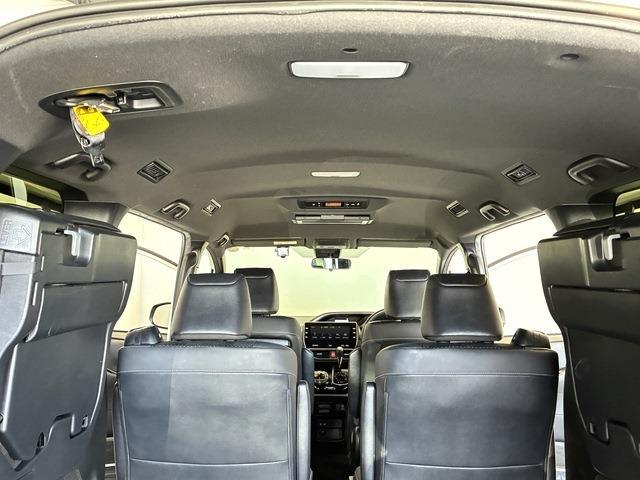 トヨタ ヴォクシー ２．０ ＺＳ 煌ＩＩＩ R4年 (中国) 99
