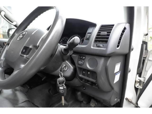 トヨタ ハイエースバン ２．８ ＤＸ ロング ＧＬパッケージ ディーゼルターボ ４ＷＤ R2年 (北海道) 99