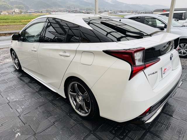 トヨタ プリウス １．８ Ａ プレミアム R3年 (近畿) 99