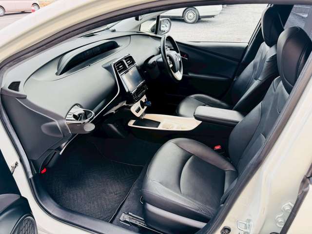 トヨタ プリウス １．８ Ａ プレミアム ツーリングセレクション H28年 (近畿) 99