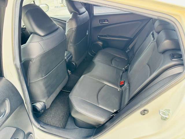 トヨタ プリウス １．８ Ａ プレミアム ツーリングセレクション H28年 (近畿) 99