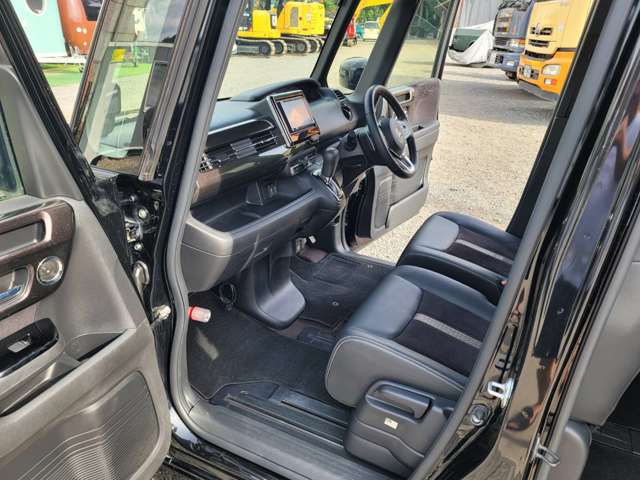 ホンダ Ｎ　ＢＯＸ カスタム ６６０ Ｇ ＥＸ ターボ ホンダセンシング R1年 (関東) 99