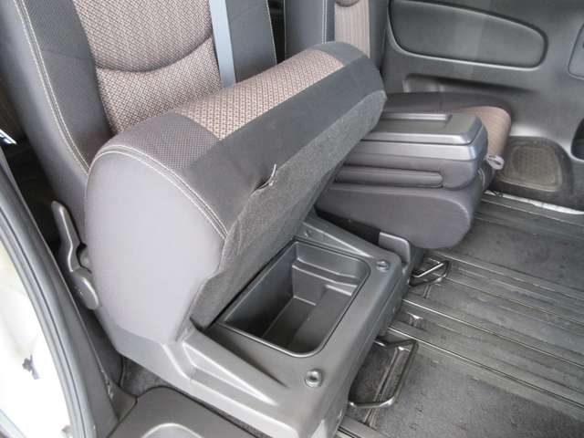 日産 セレナ ２．０ ハイウェイスター Ｖセレクション＋ＳＡＦＥＴＹ Ｓ－ＨＹＢＲＩＤ H27年 (関東) 99