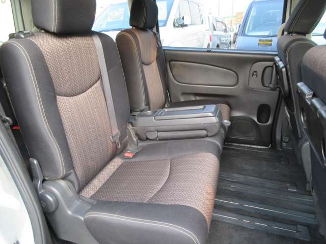 日産 セレナ ２．０ ハイウェイスター Ｓ－ＨＹＢＲＩＤ H26年 (関東) 99