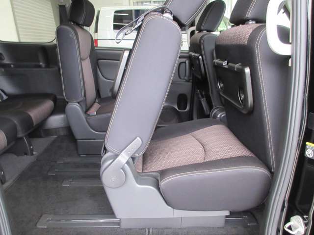 日産 セレナ ２．０ ハイウェイスター Ｖセレクション＋ＳＡＦＥＴＹ Ｓ－ＨＹＢＲＩＤ アドバンストセーフティ ＰＫＧ H27年 (関東) 99