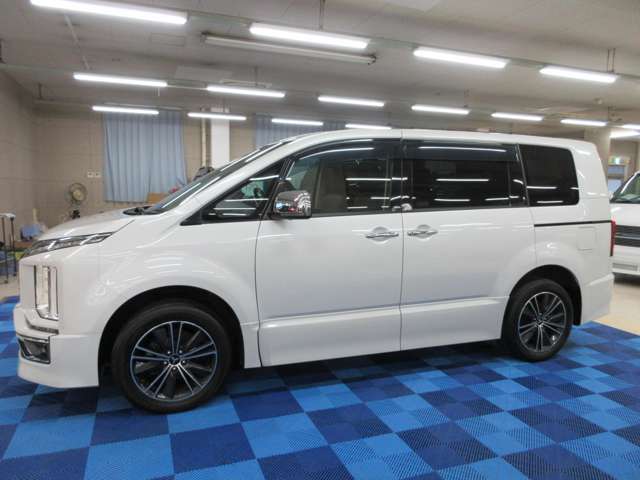 三菱 デリカ　Ｄ：５ アーバンギア ２．２ Ｇ パワーパッケージ ディーゼルターボ ４ＷＤ R1年 (関東) 99