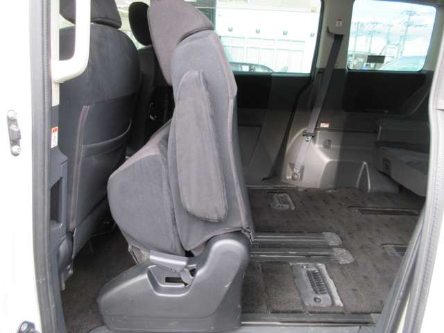 三菱 デリカ　Ｄ：５ ２．４ Ｇ プレミアム ４ＷＤ H19年 (関東) 99