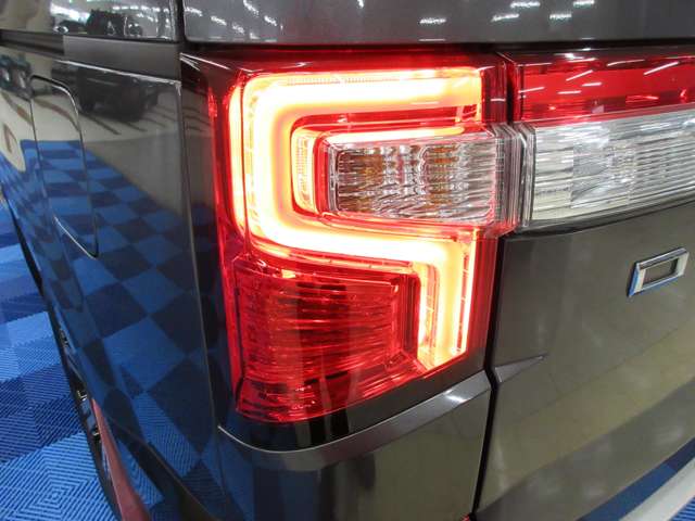 三菱 デリカ　Ｄ：５ ２．２ Ｇ パワーパッケージ ディーゼルターボ ４ＷＤ R1年 (関東) 99