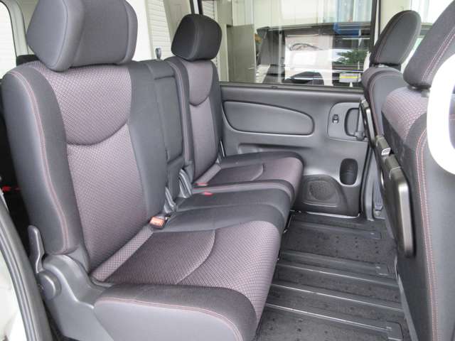 日産 セレナ ２．０ ハイウェイスター Ｖセレクション H23年 (関東) 99