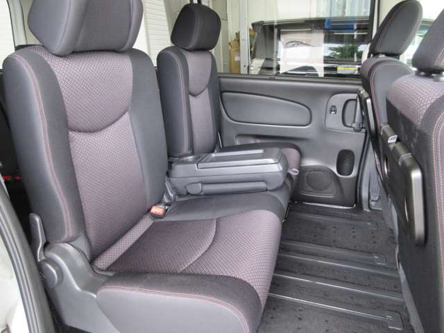 日産 セレナ ２．０ ハイウェイスター Ｖセレクション H23年 (関東) 99