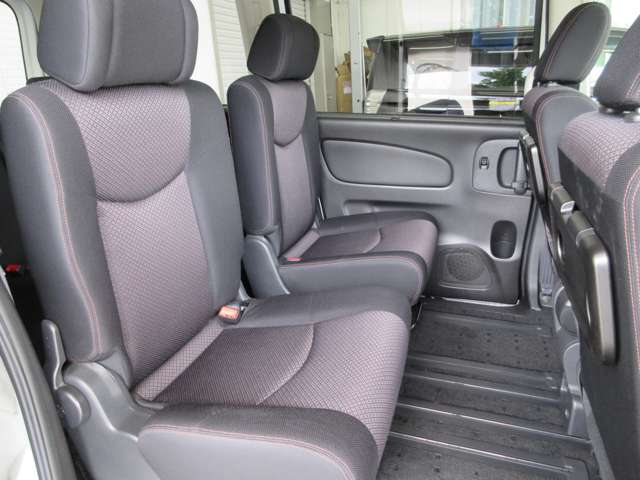 日産 セレナ ２．０ ハイウェイスター Ｖセレクション H23年 (関東) 99