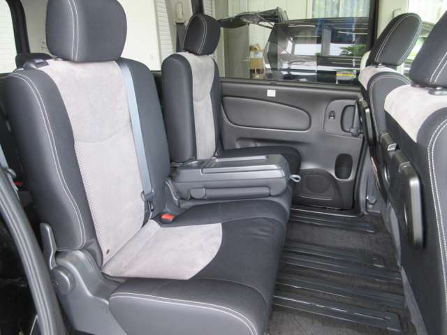 日産 セレナ ２．０ ライダー ブラックライン Ｓ－ＨＹＢＲＩＤ H25年 (関東) 99