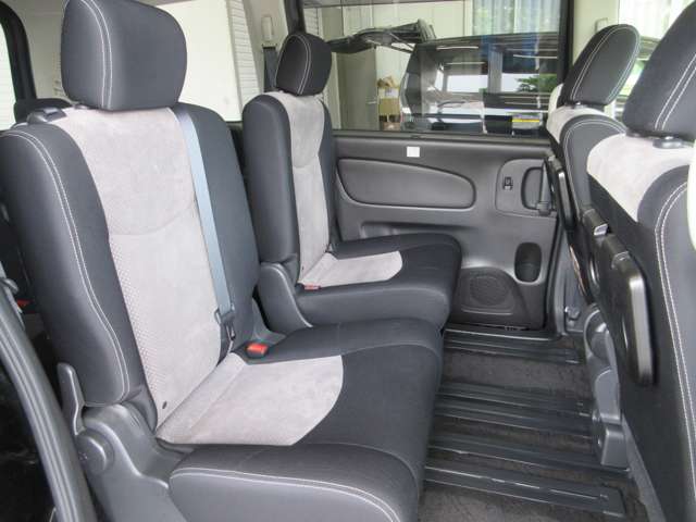 日産 セレナ ２．０ ライダー ブラックライン Ｓ－ＨＹＢＲＩＤ H25年 (関東) 99