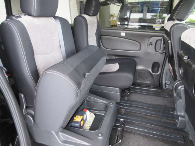 日産 セレナ ２．０ ライダー ブラックライン Ｓ－ＨＹＢＲＩＤ H25年 (関東) 99