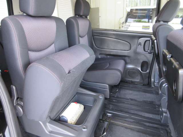 日産 セレナ ２．０ ハイウェイスター ４ＷＤ H23年 (関東) 99