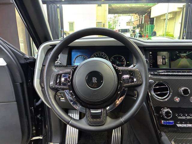 ロールスロイス ブラックバッジカリナン ６．７５ ４ＷＤ R3年 (近畿) 99