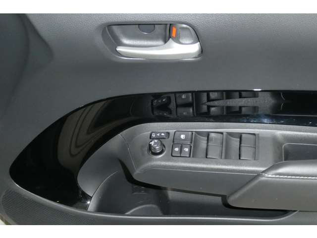 トヨタ アクア １．５ Ｚ ラフィネ Ｅ－ＦＯＵＲ ４ＷＤ R7年 (東北) 99