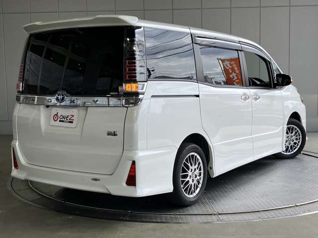 トヨタ ヴォクシー １．８ ハイブリッド ＺＳ 煌ＩＩＩ R3年 (近畿) 99