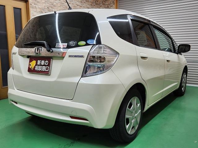 ホンダ フィット　ハイブリッド １．３ スマートセレクション H23年 (近畿) 99