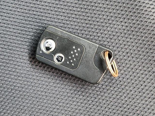 ホンダ フィット　ハイブリッド １．３ スマートセレクション H23年 (近畿) 99