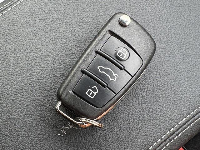 アウディ ＳＱ２ ２．０ ４ＷＤ R2年 (近畿) 99