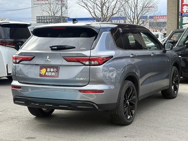 三菱 アウトランダーＰＨＥＶ ＰＨＥＶ ２．４ ブラック エディション ４ＷＤ R5年 (近畿) 99
