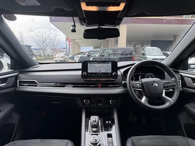 三菱 アウトランダーＰＨＥＶ ＰＨＥＶ ２．４ ブラック エディション ４ＷＤ R5年 (近畿) 99