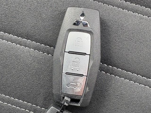 三菱 アウトランダーＰＨＥＶ ＰＨＥＶ ２．４ ブラック エディション ４ＷＤ R5年 (近畿) 99