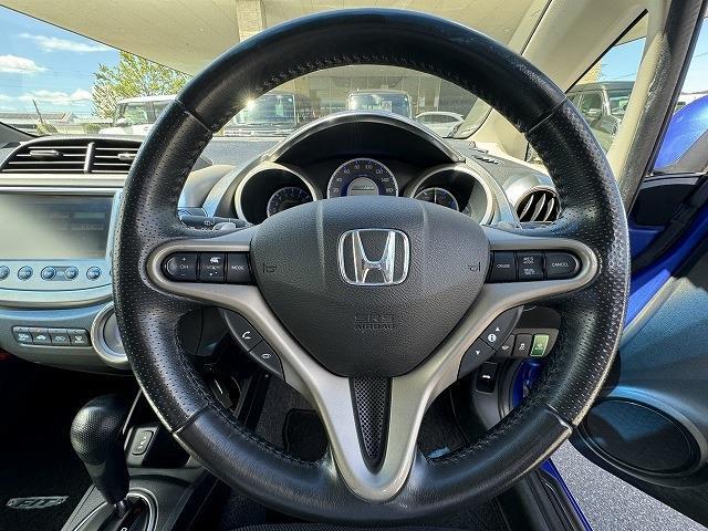 ホンダ フィット　ハイブリッド １．３ ナビプレミアムセレクション H23年 (近畿) 99