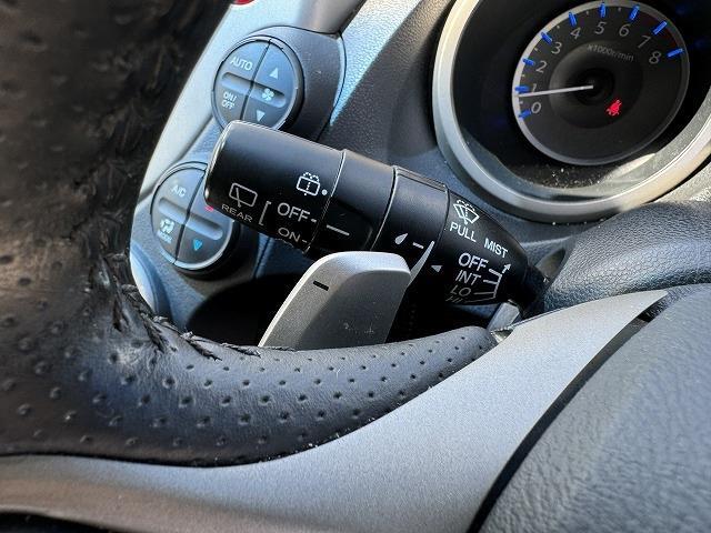 ホンダ フィット　ハイブリッド １．３ ナビプレミアムセレクション H23年 (近畿) 99