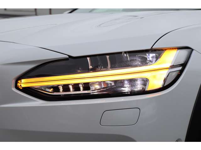 ボルボ Ｖ９０クロスカントリー Ｄ４ ＡＷＤ サマム ディーゼルターボ ４ＷＤ R1年 (関東) 99