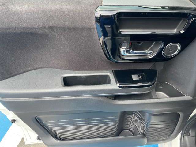 ホンダ Ｎ　ＢＯＸ カスタム ６６０ Ｌ R3年 (関東) 99