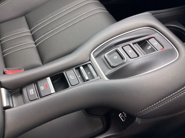 ホンダ ＺＲ－Ｖ ２．０ Ｅ：ＨＥＶ Ｚ ４ＷＤ R8年 (近畿) 99