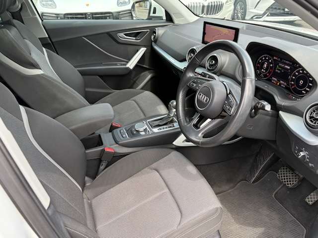 アウディ Ｑ２ １．０　ＴＦＳＩ　スポーツ H30年 (近畿) 99