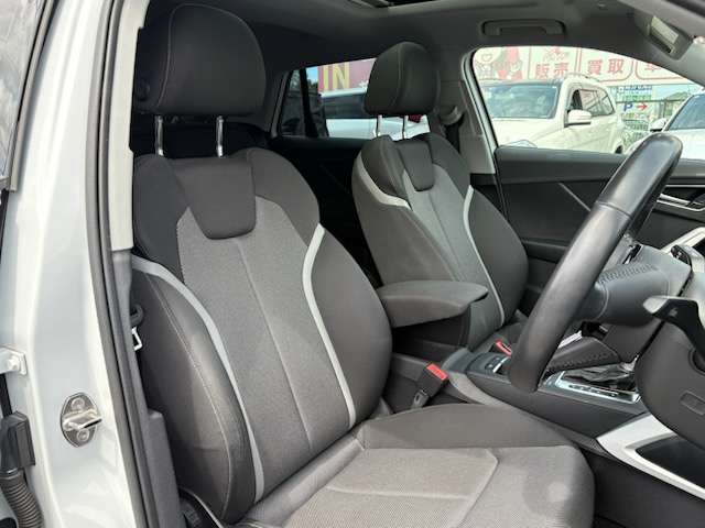 アウディ Ｑ２ １．０　ＴＦＳＩ　スポーツ H30年 (近畿) 99