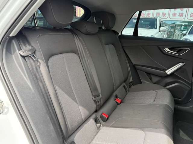 アウディ Ｑ２ １．０　ＴＦＳＩ　スポーツ H30年 (近畿) 99