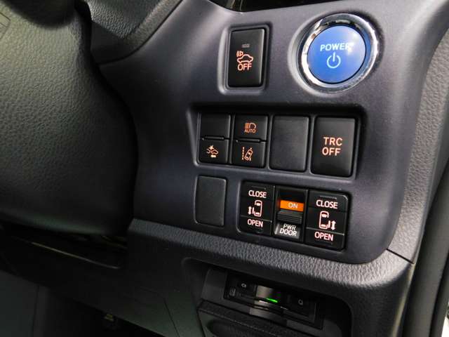 トヨタ ヴォクシー １．８ ハイブリッド ＺＳ 煌ＩＩ H29年 (近畿) 99