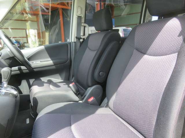 日産 セレナ ２．０ ハイウェイスター Ｓ－ＨＹＢＲＩＤ H24年 (東海) 99