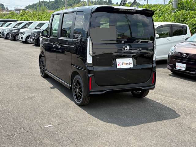 ホンダ Ｎ　ＢＯＸ カスタム ６６０ ターボ ブラック スタイル R8年 (近畿) 99