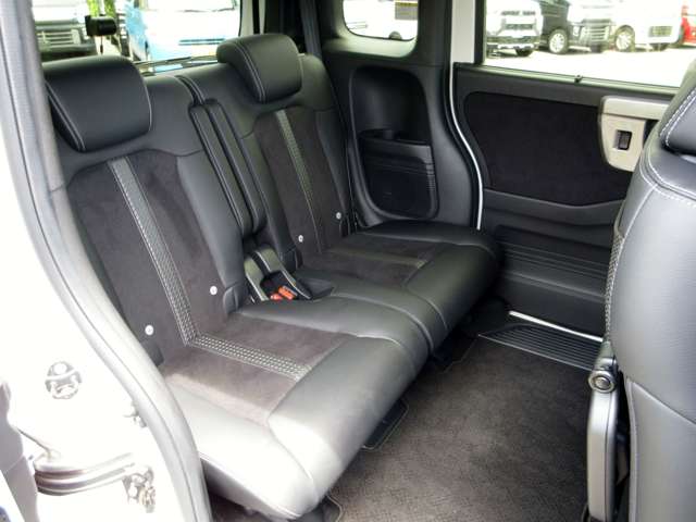 ホンダ Ｎ　ＢＯＸ カスタム ６６０ Ｌ ターボ スタイルプラス ブラック R4年 (関東) 99