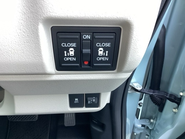 ホンダ Ｎ　ＢＯＸ ６６０ ファッションスタイル ２トーン R7年 (近畿) 99