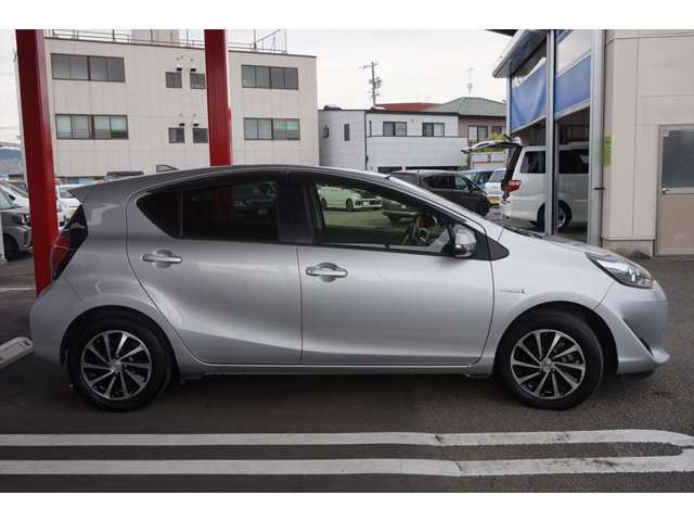 トヨタ アクア １．５ Ｇ R1年 (東海) 99