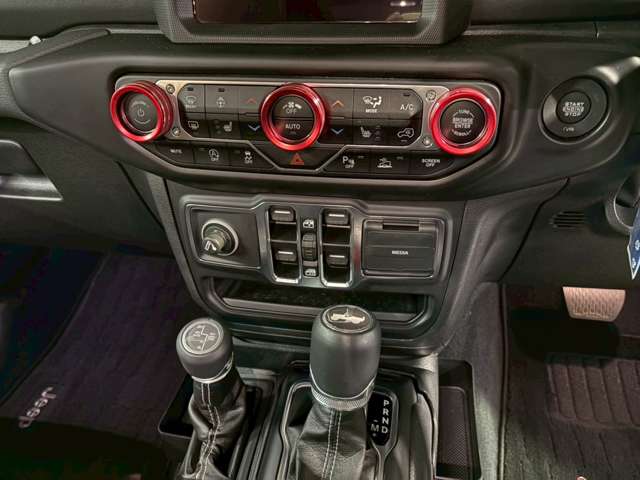 ジープ ラングラー　アンリミテッド アンリミテッド サハラ ２．０Ｌ ４ＷＤ R4年 (近畿) 99