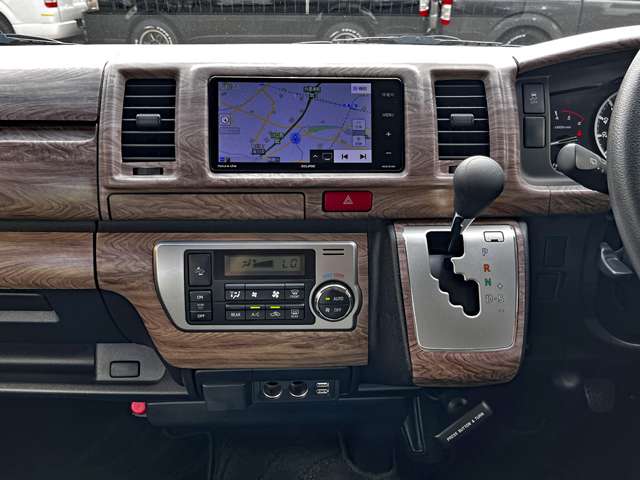 トヨタ ハイエースバン ２．８ スーパーＧＬ ロング ディーゼルターボ ４ＷＤ R2年 (関東) 99
