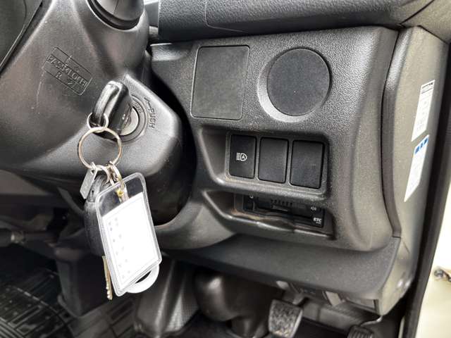 トヨタ ハイエースバン ２．８ ＤＸ ロング ディーゼルターボ ４ＷＤ R2年 (関東) 99
