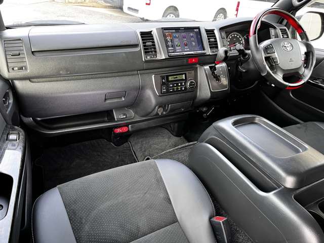 トヨタ ハイエースバン ２．８ スーパーＧＬ ダークプライムＩＩ ロングボディ ディーゼルターボ ４ＷＤ R1年 (関東) 99