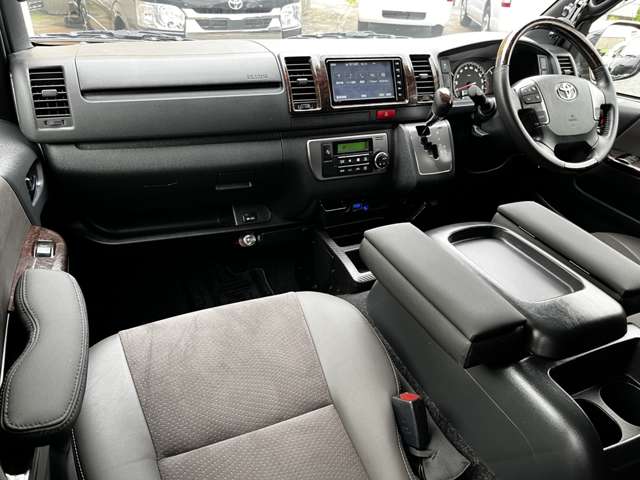 トヨタ ハイエースバン ２．８ スーパーＧＬ ５０ＴＨ アニバーサリー リミテッド ロングボディ ディーゼルターボ ４ＷＤ R1年 (関東) 99