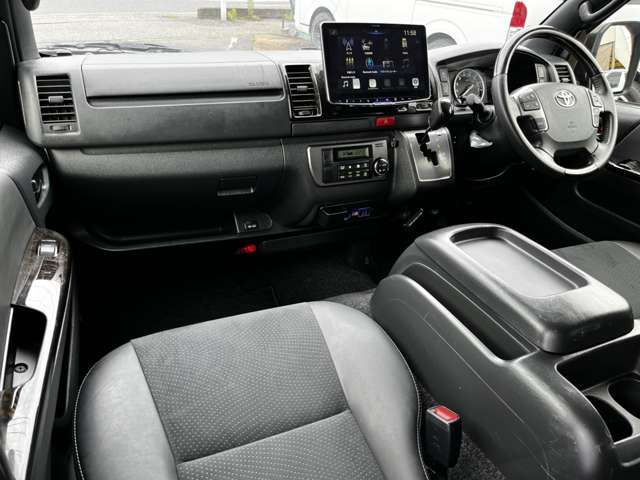 トヨタ ハイエースバン ２．０ スーパーＧＬ ダークプライムＩＩ ロングボディ R4年 (関東) 99